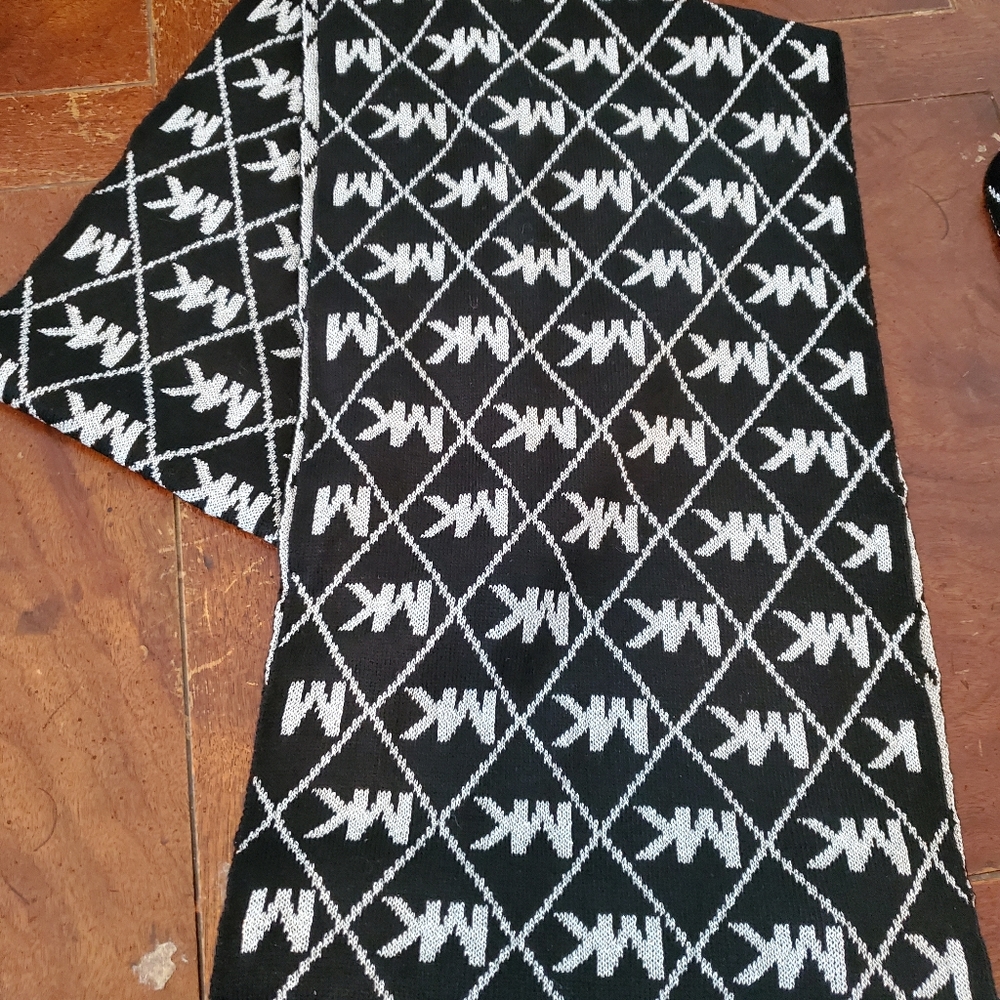 Micheal Kors Scarf